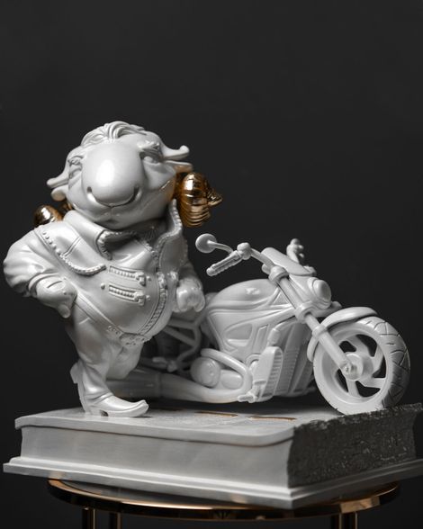 Statuette Rebellious Aries with Gold