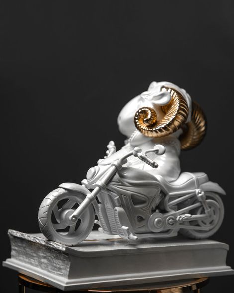 Statuette Rebellious Aries with Gold