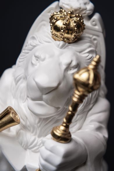 Statuette “Brutal Leo with Gold”