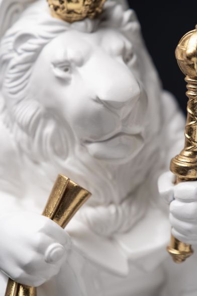 Statuette “Brutal Leo with Gold”