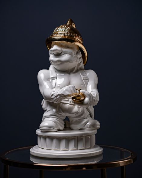 Statuette The Firefighting Aquarius with Gold
