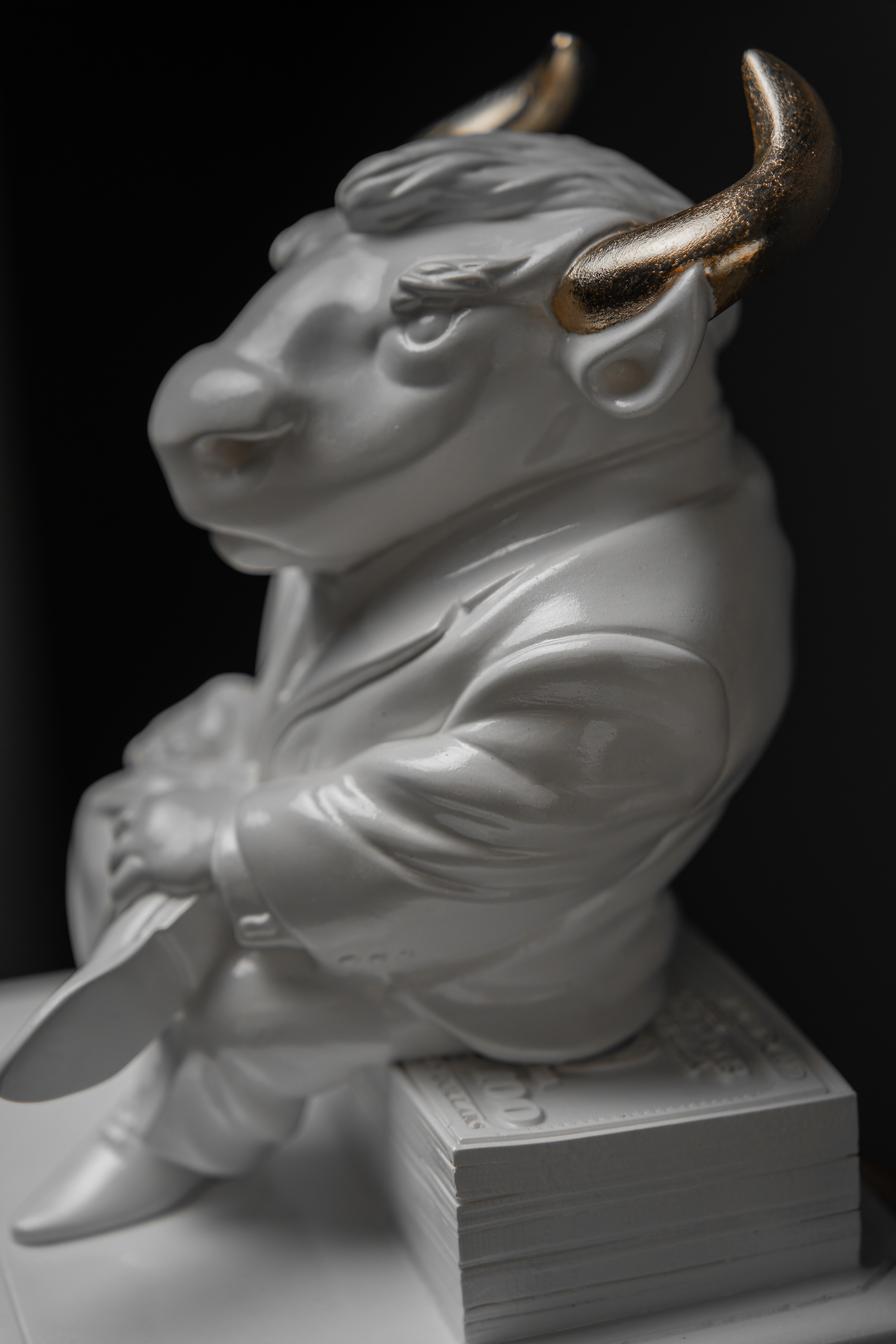 Statuette “The Important Taurus with Gold”