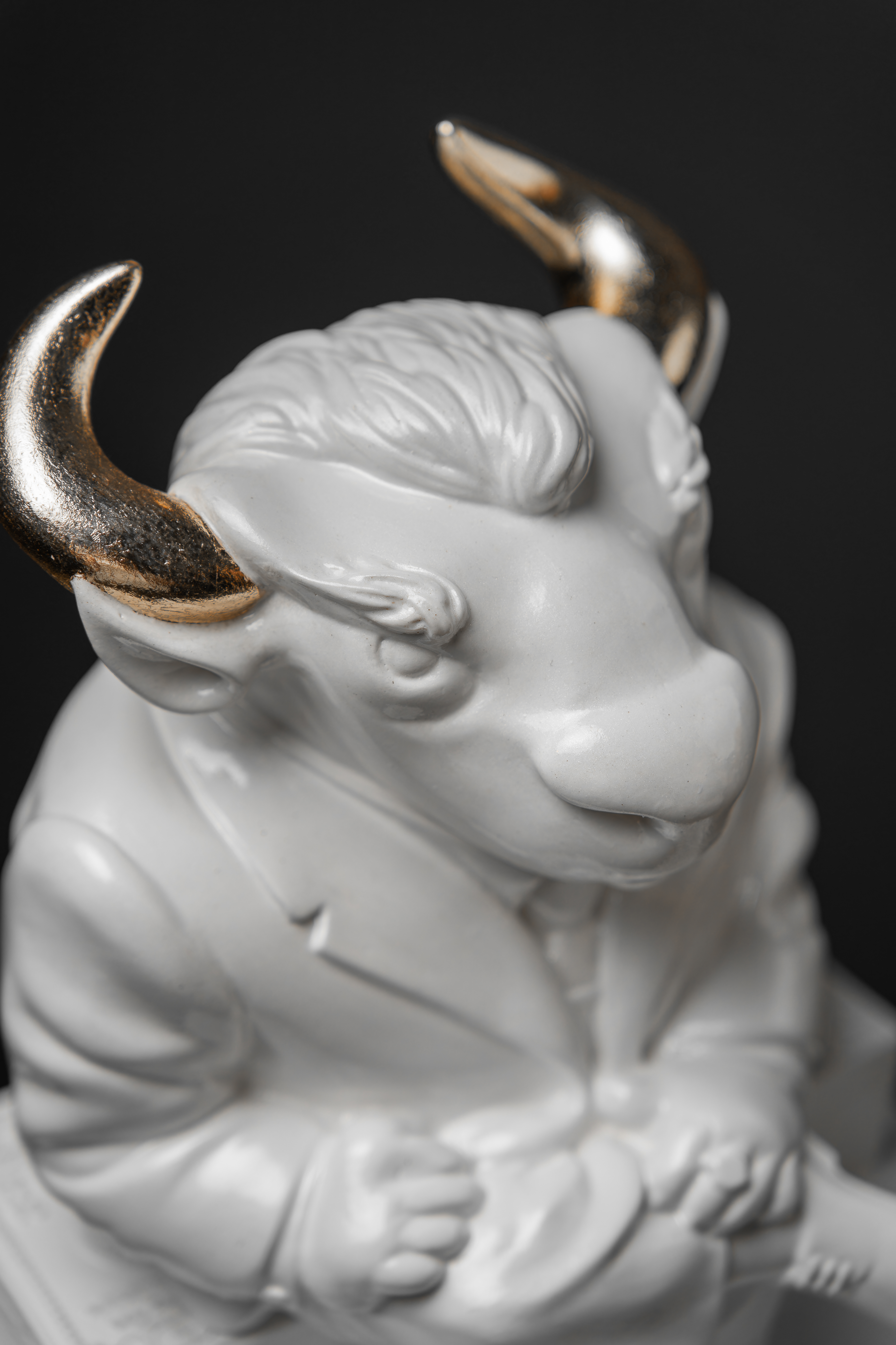 Statuette “The Important Taurus with Gold”