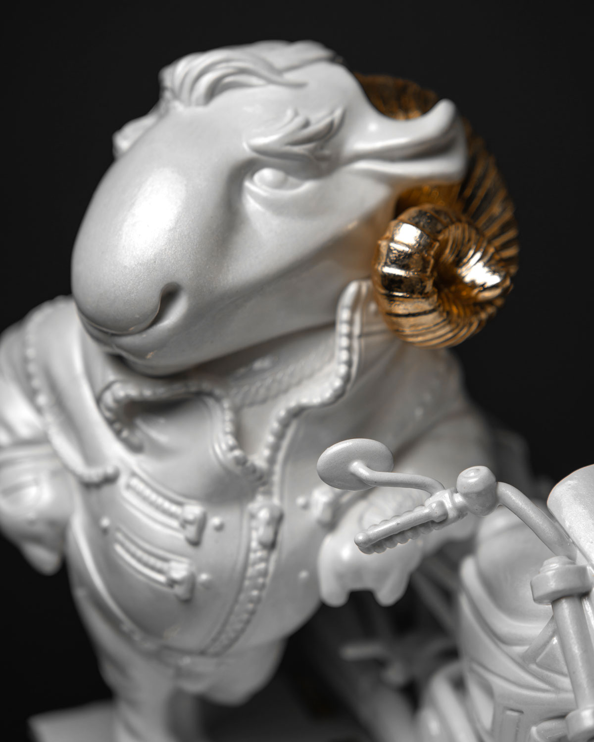 Statuette “Rebellious Aries with Gold”