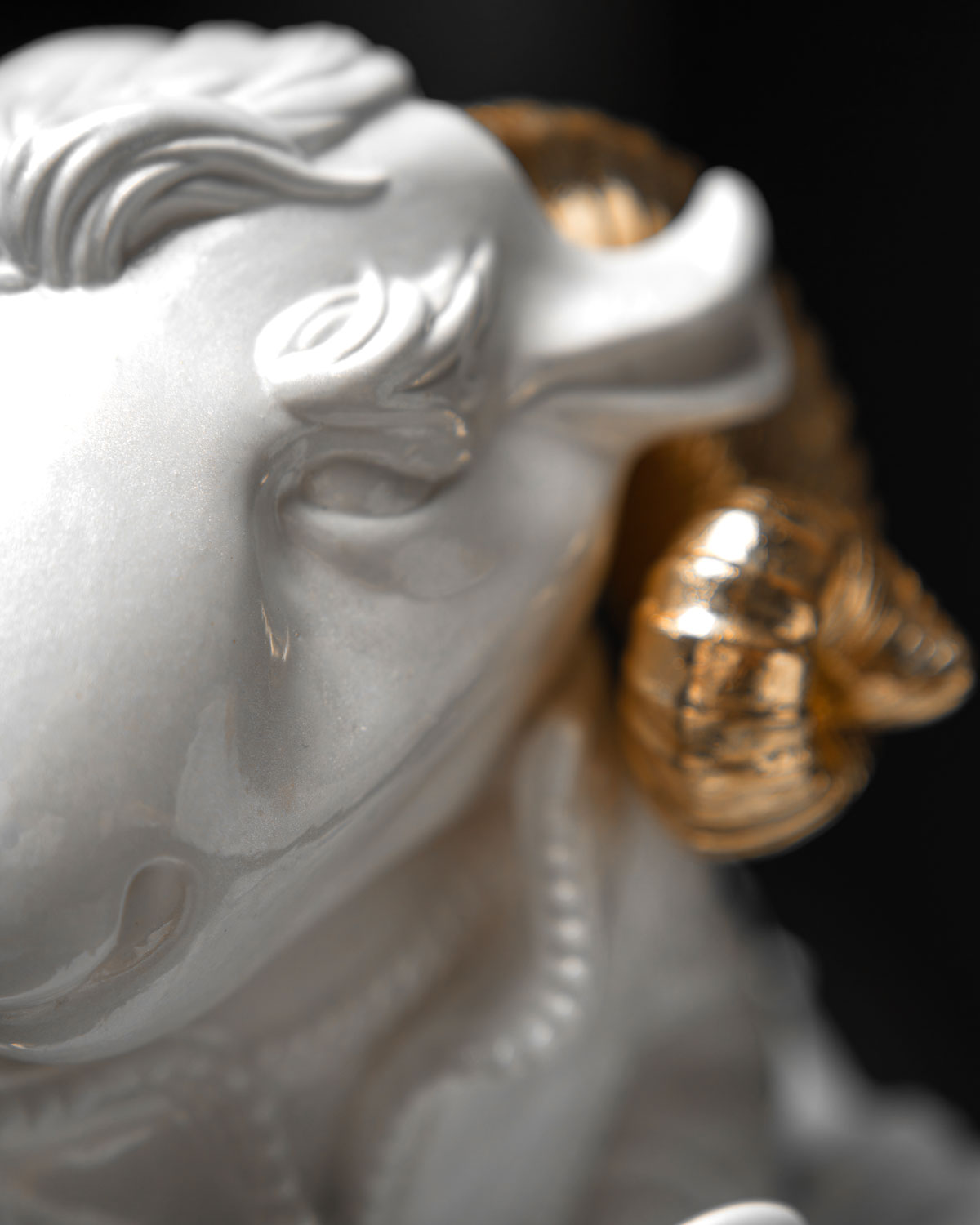 Statuette “Rebellious Aries with Gold”