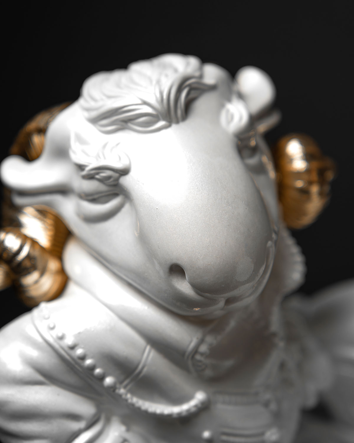 Statuette “Rebellious Aries with Gold”