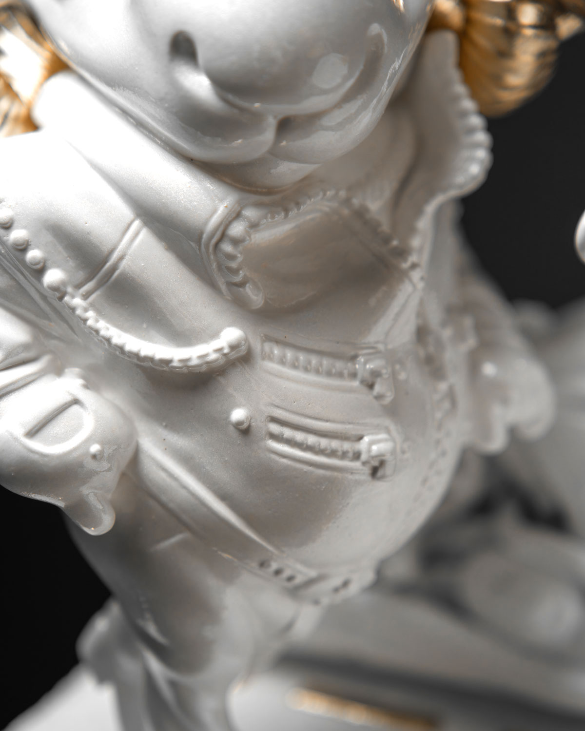 Statuette “Rebellious Aries with Gold”