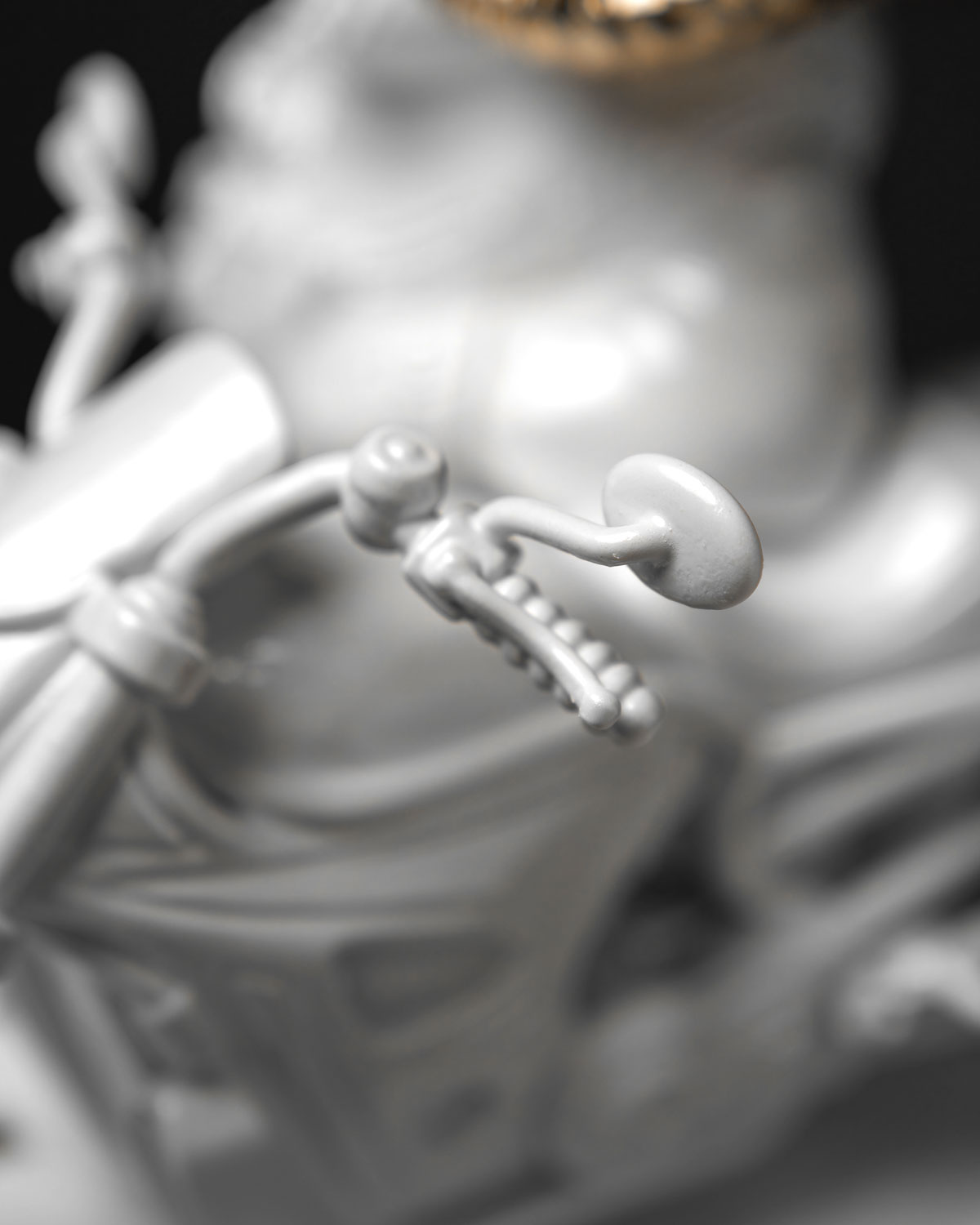 Statuette “Rebellious Aries with Gold”