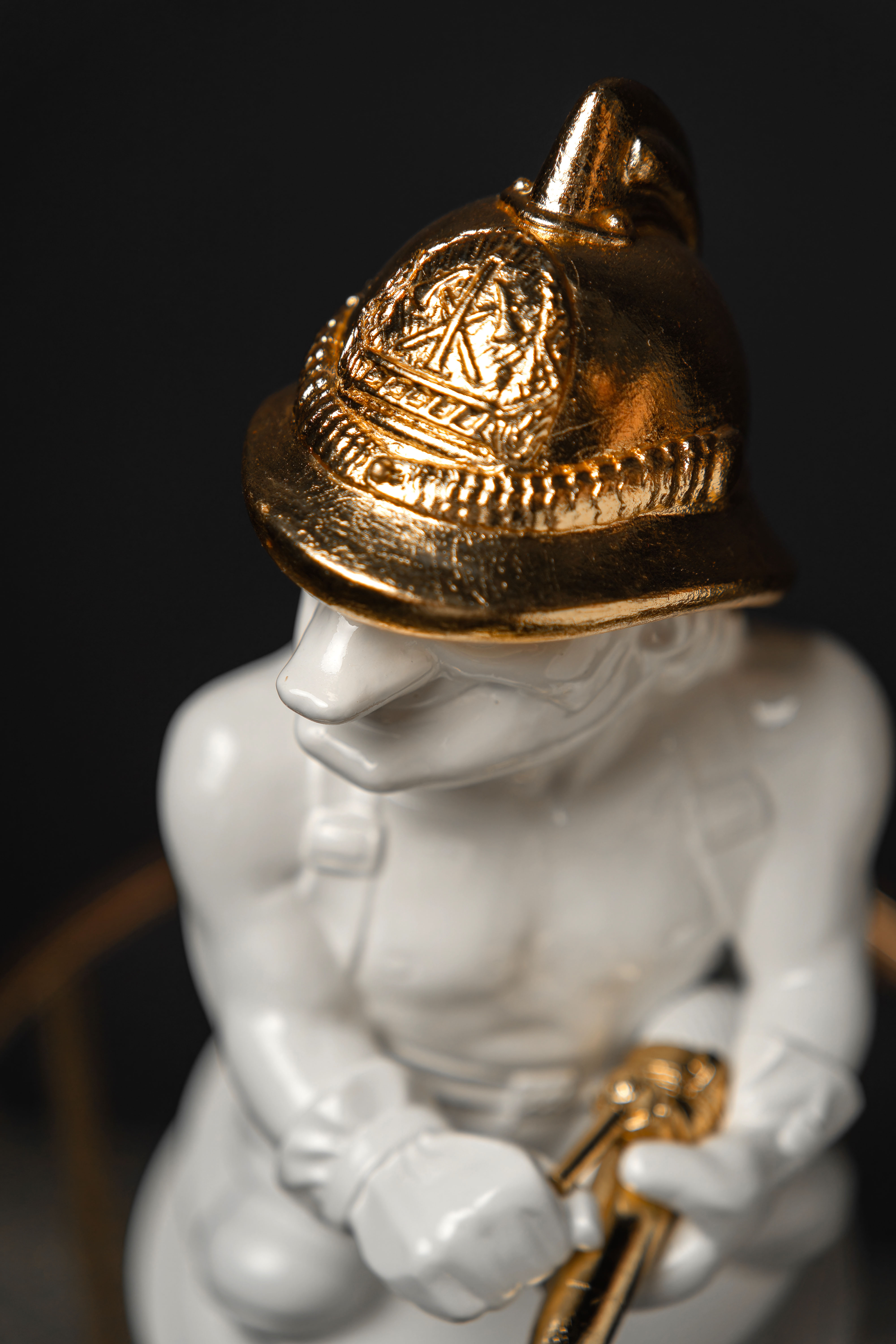 Statuette The Firefighting Aquarius with Gold
