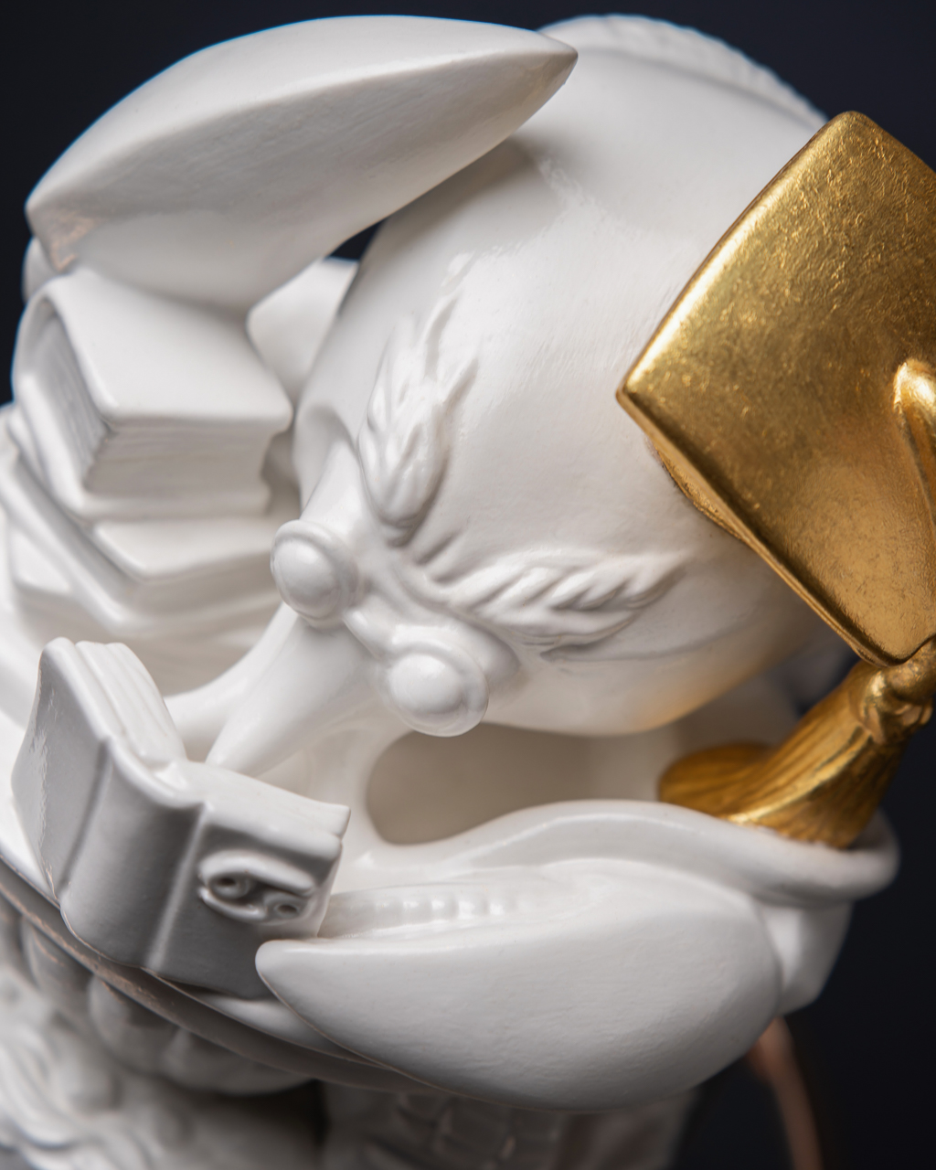 Statoette Thoughtful Cancer With Gold