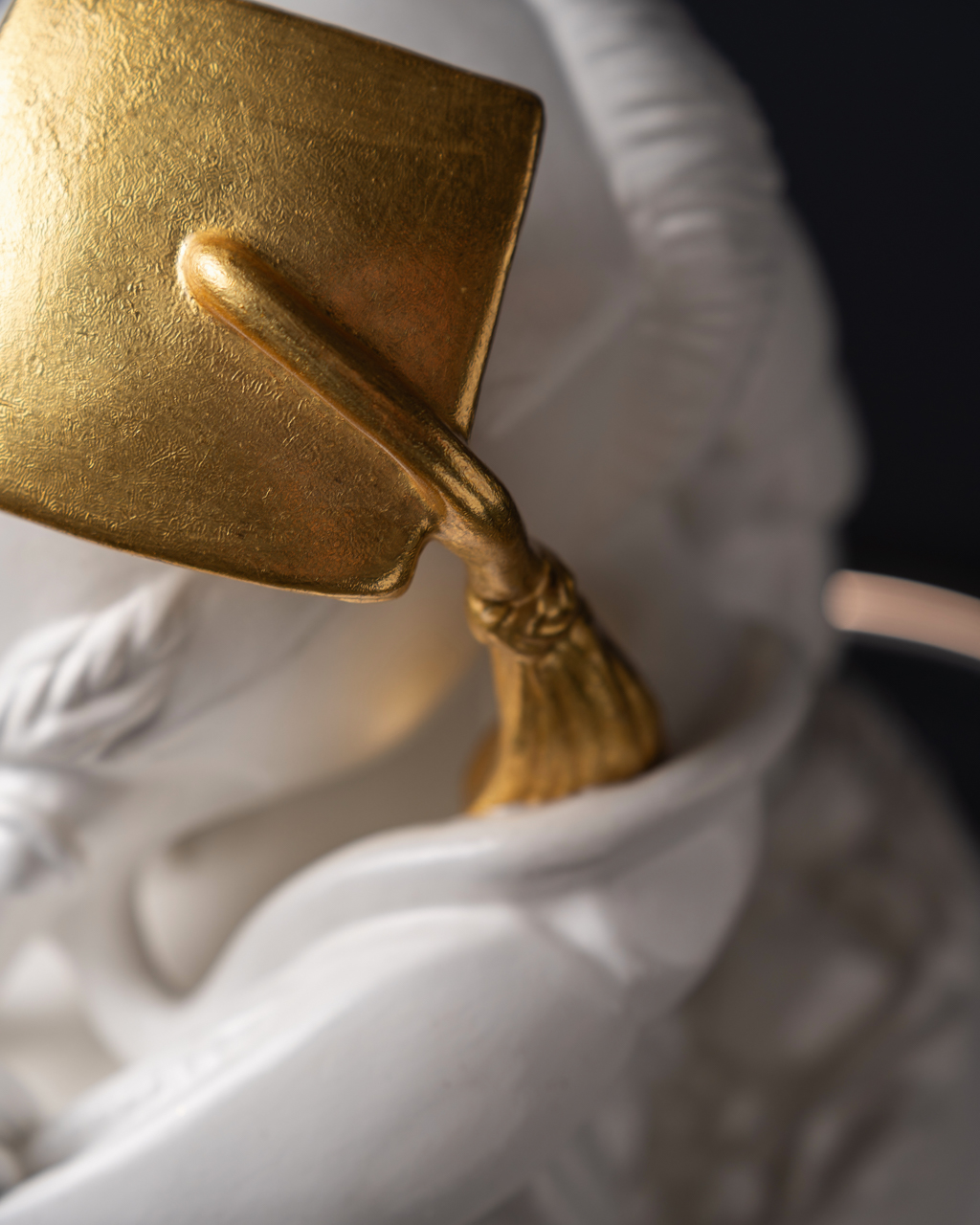 Statoette Thoughtful Cancer With Gold