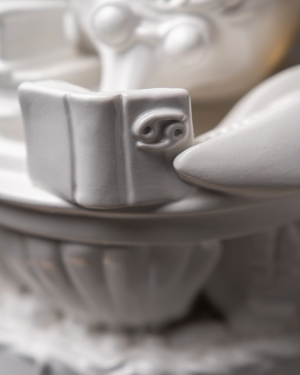 Statoette Thoughtful Cancer With Gold