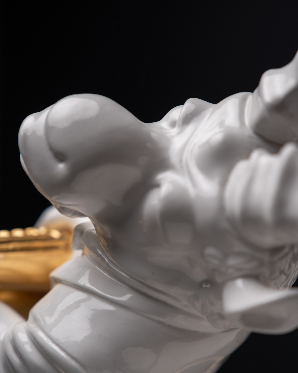 Statuette “Capricorn in the Rhythm of Jazz with Gold”