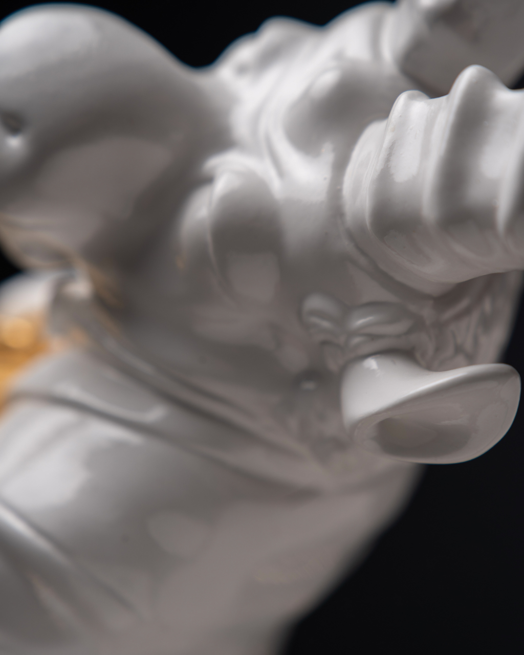 Statuette “Capricorn in the Rhythm of Jazz with Gold”