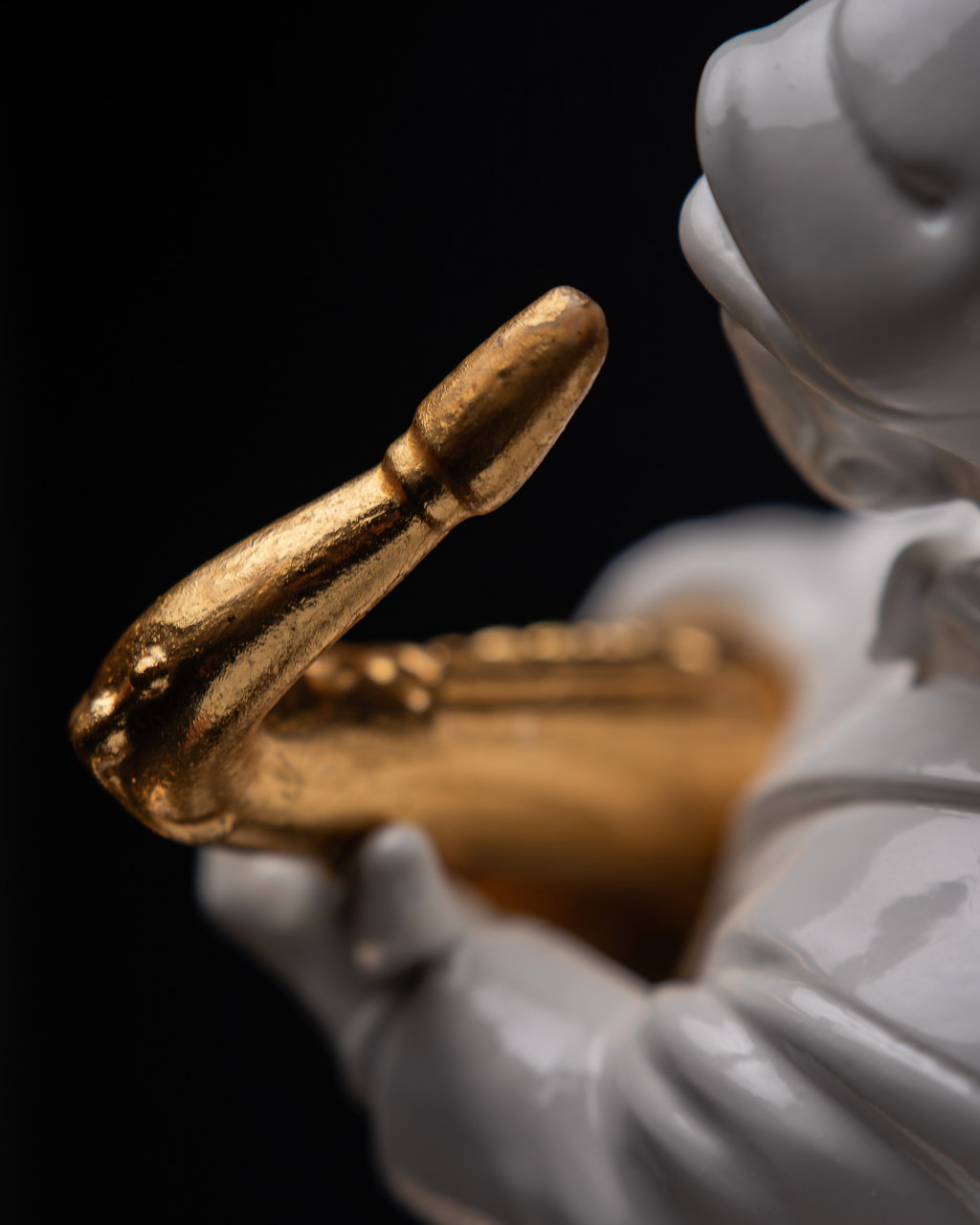 Statuette “Capricorn in the Rhythm of Jazz with Gold”