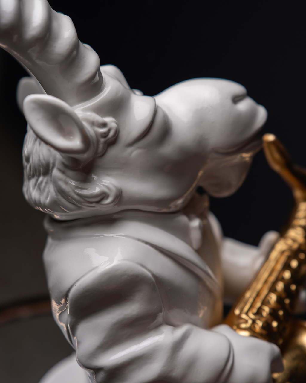Statuette “Capricorn in the Rhythm of Jazz with Gold”