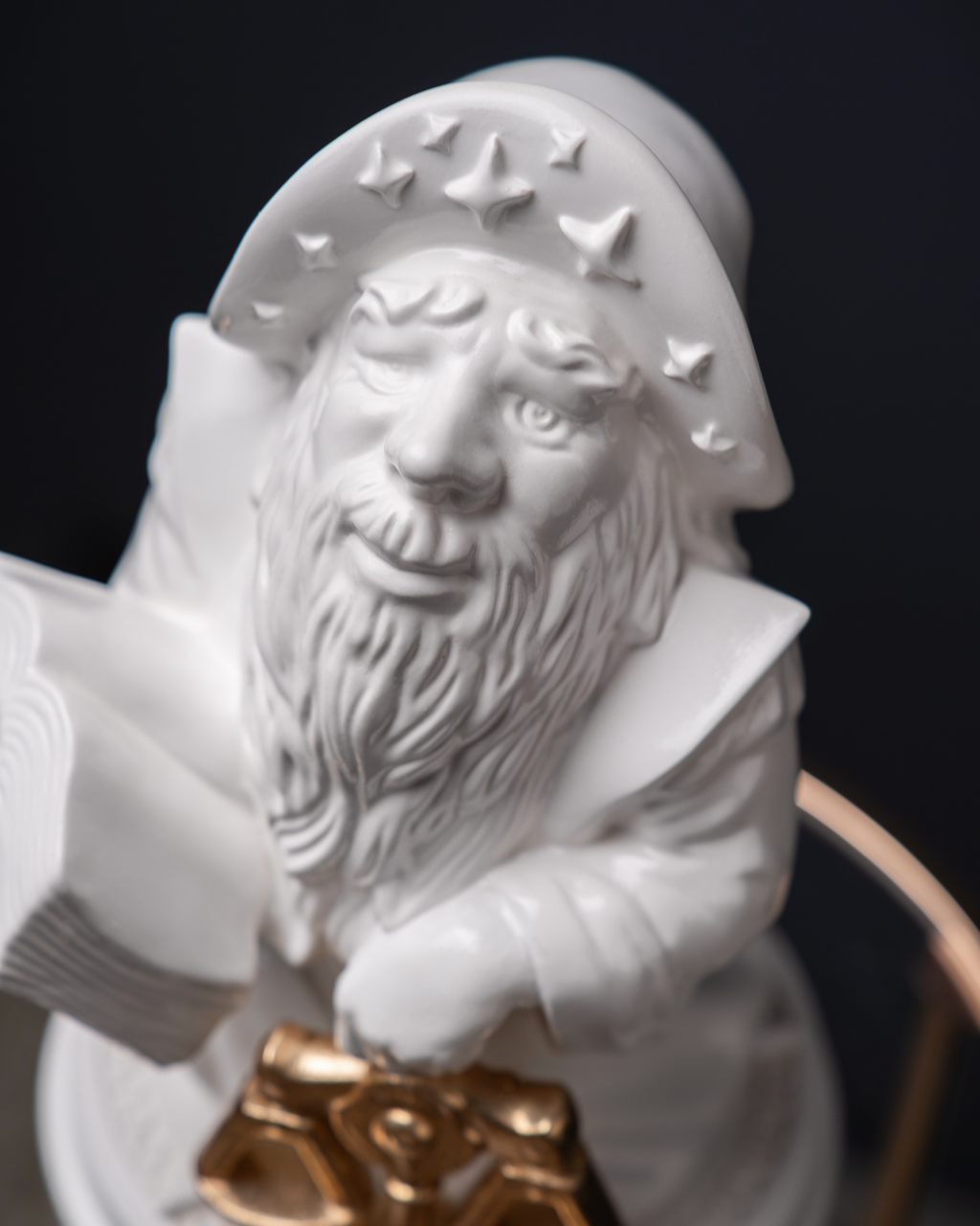 Statuette “Libra with Gold”