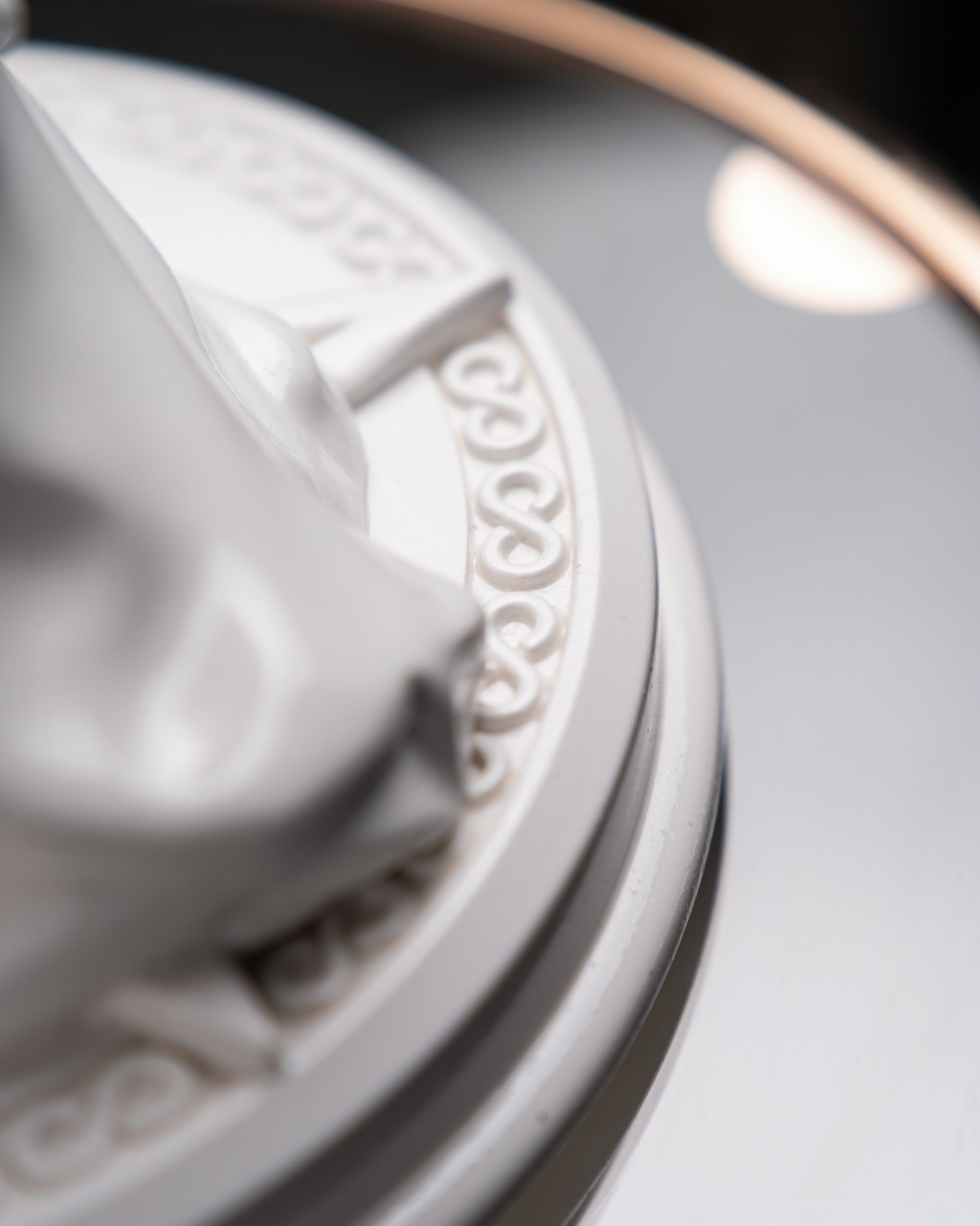 Statuette “Libra with Gold”