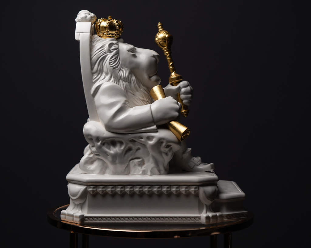 Statuette “Brutal Leo with Gold”