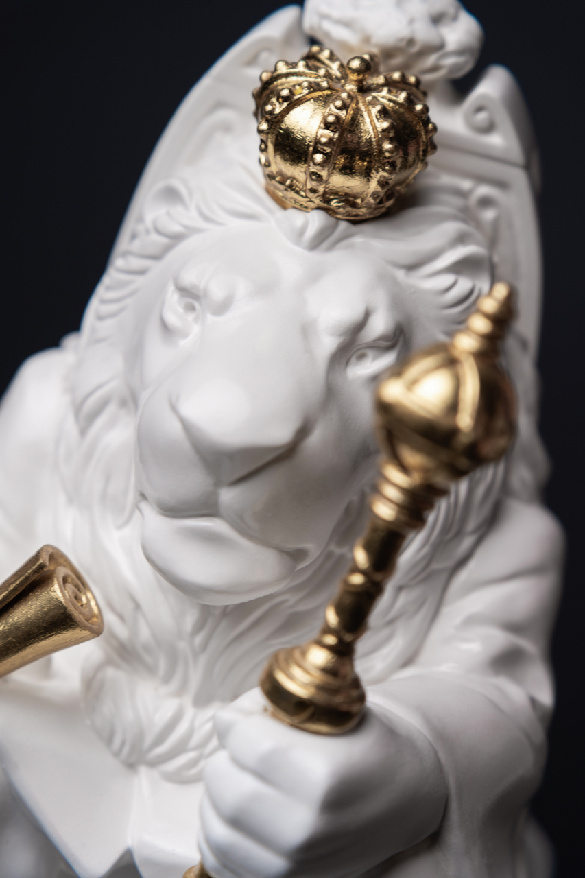 Statuette “Brutal Leo with Gold”