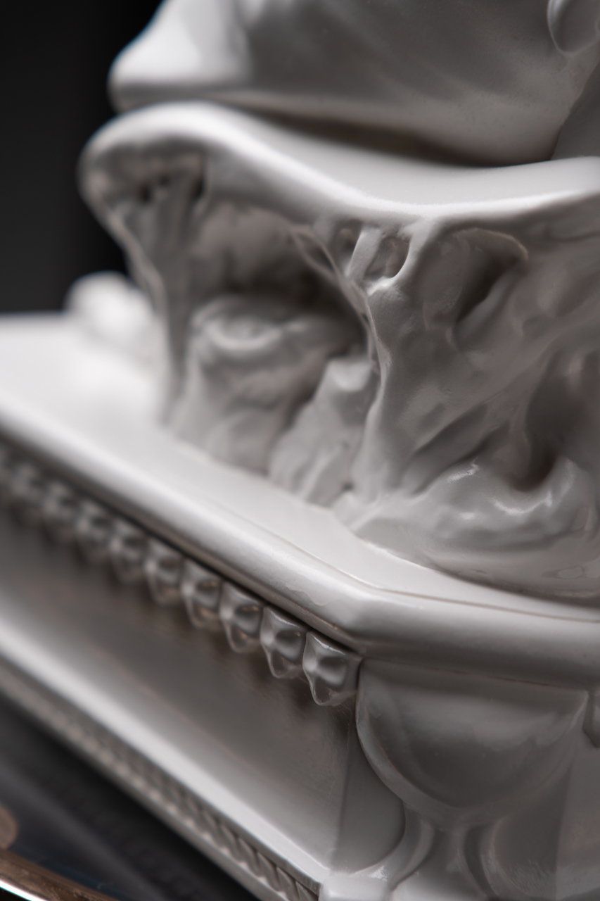 Statuette “Brutal Leo with Gold”