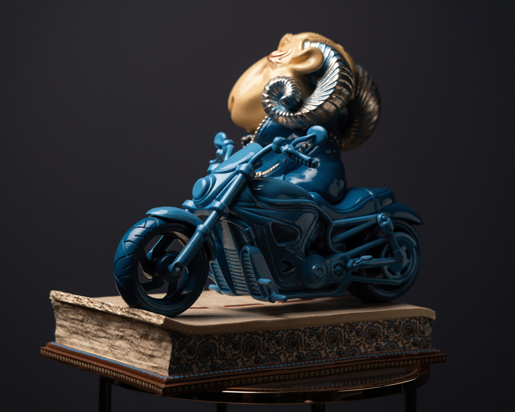 Statuette Aries – Blue Masquerade