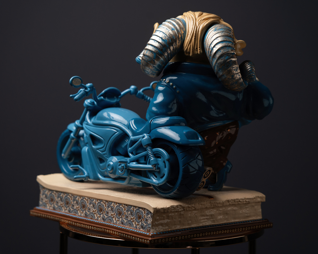 Statuette Aries – Blue Masquerade