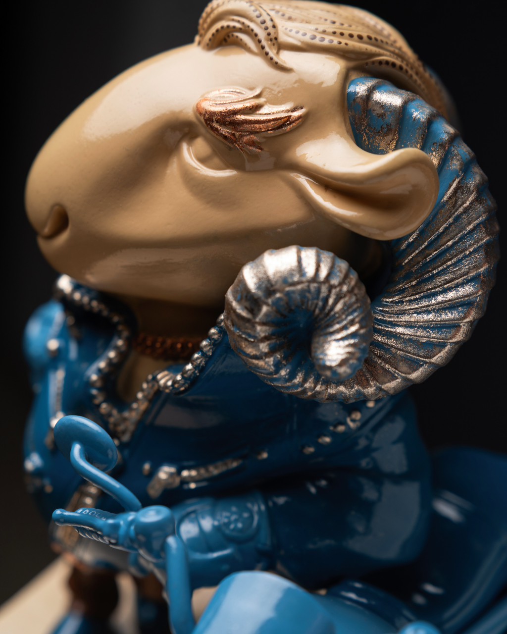 Statuette Aries – Blue Masquerade