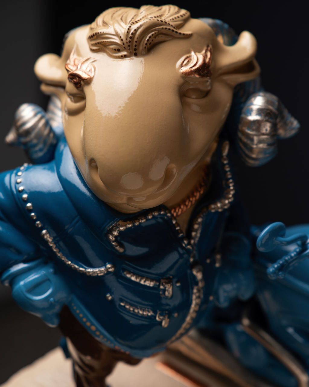 Statuette Aries – Blue Masquerade