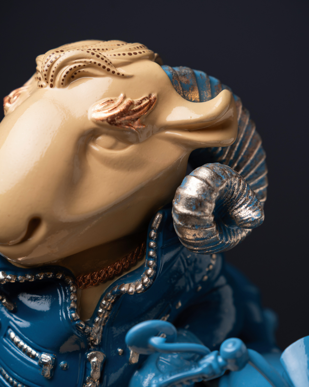 Statuette Aries – Blue Masquerade
