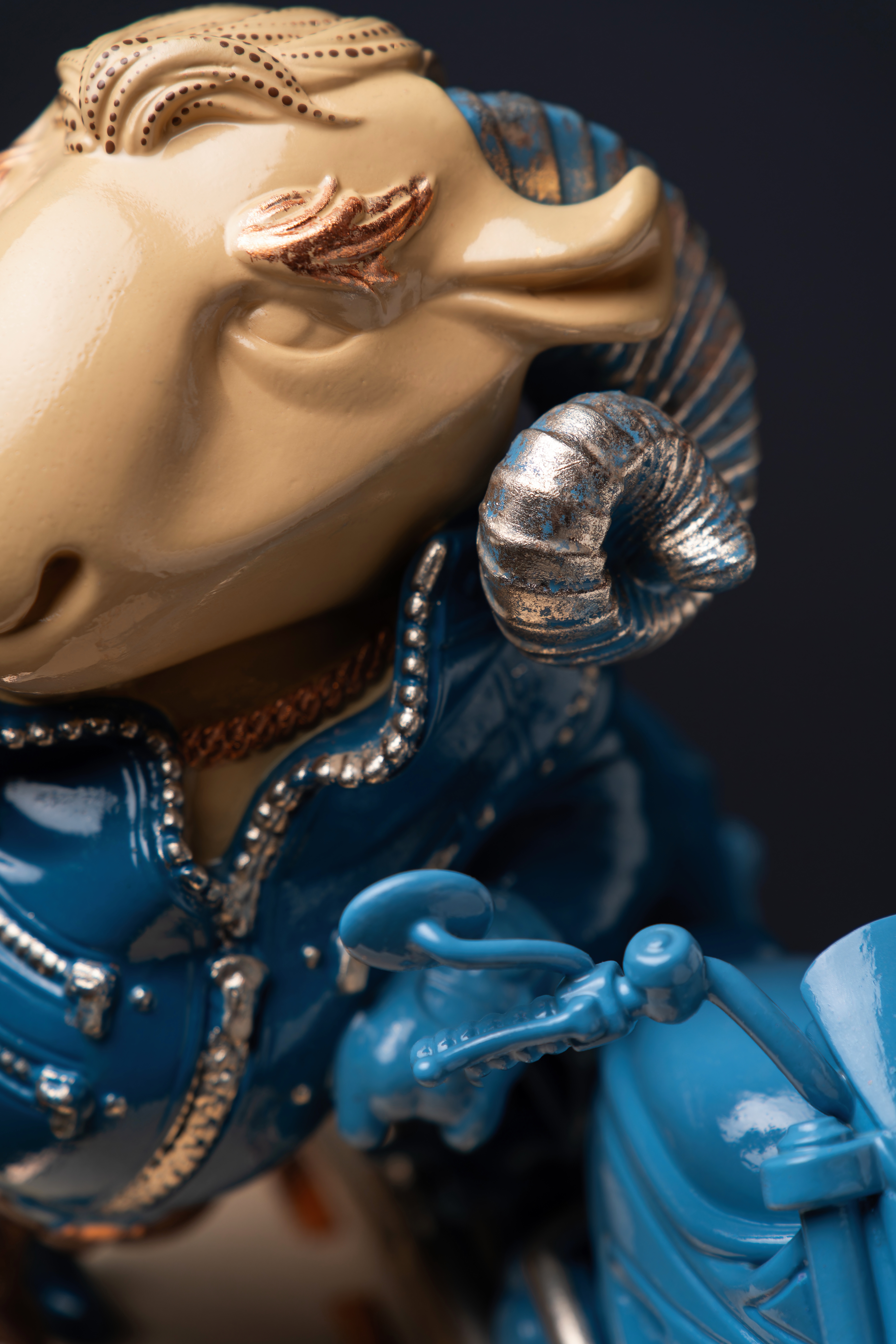 Statuette Aries – Blue Masquerade