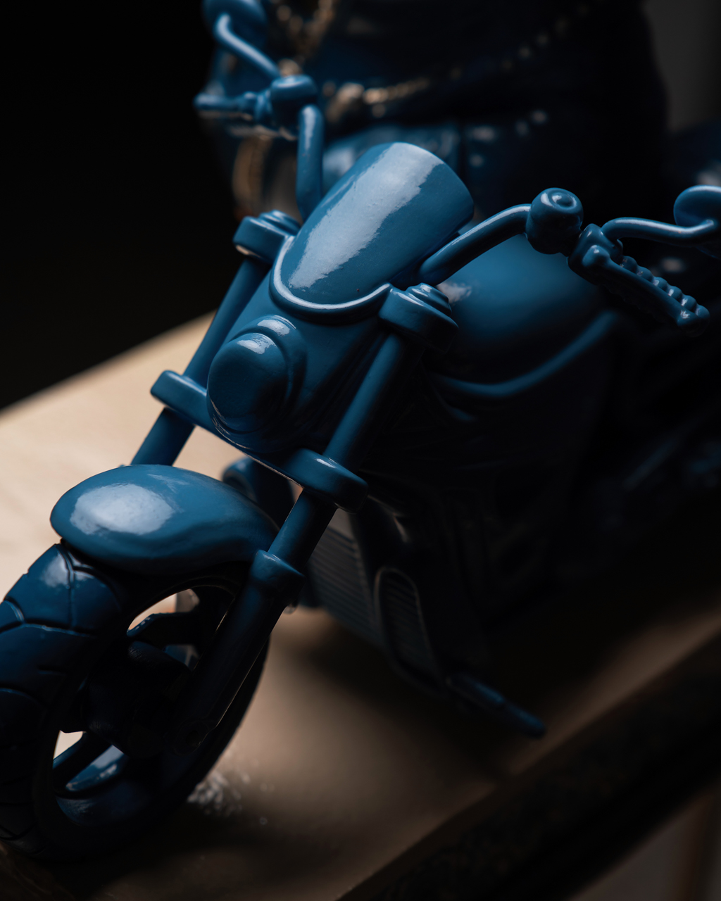 Statuette Aries – Blue Masquerade