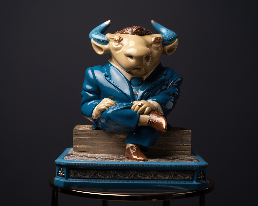 Statuette Taurus – Blue Masquerade