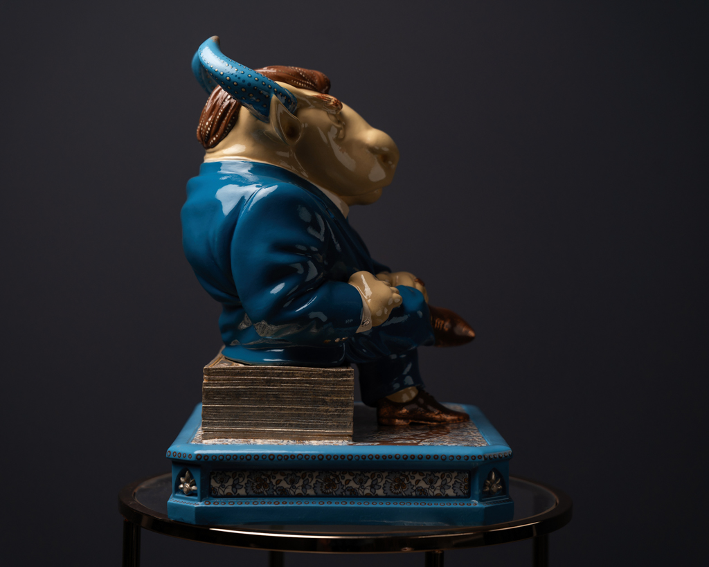 Statuette Taurus – Blue Masquerade
