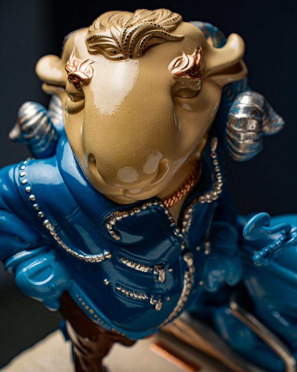 Statuette Aries – Blue Masquerade
